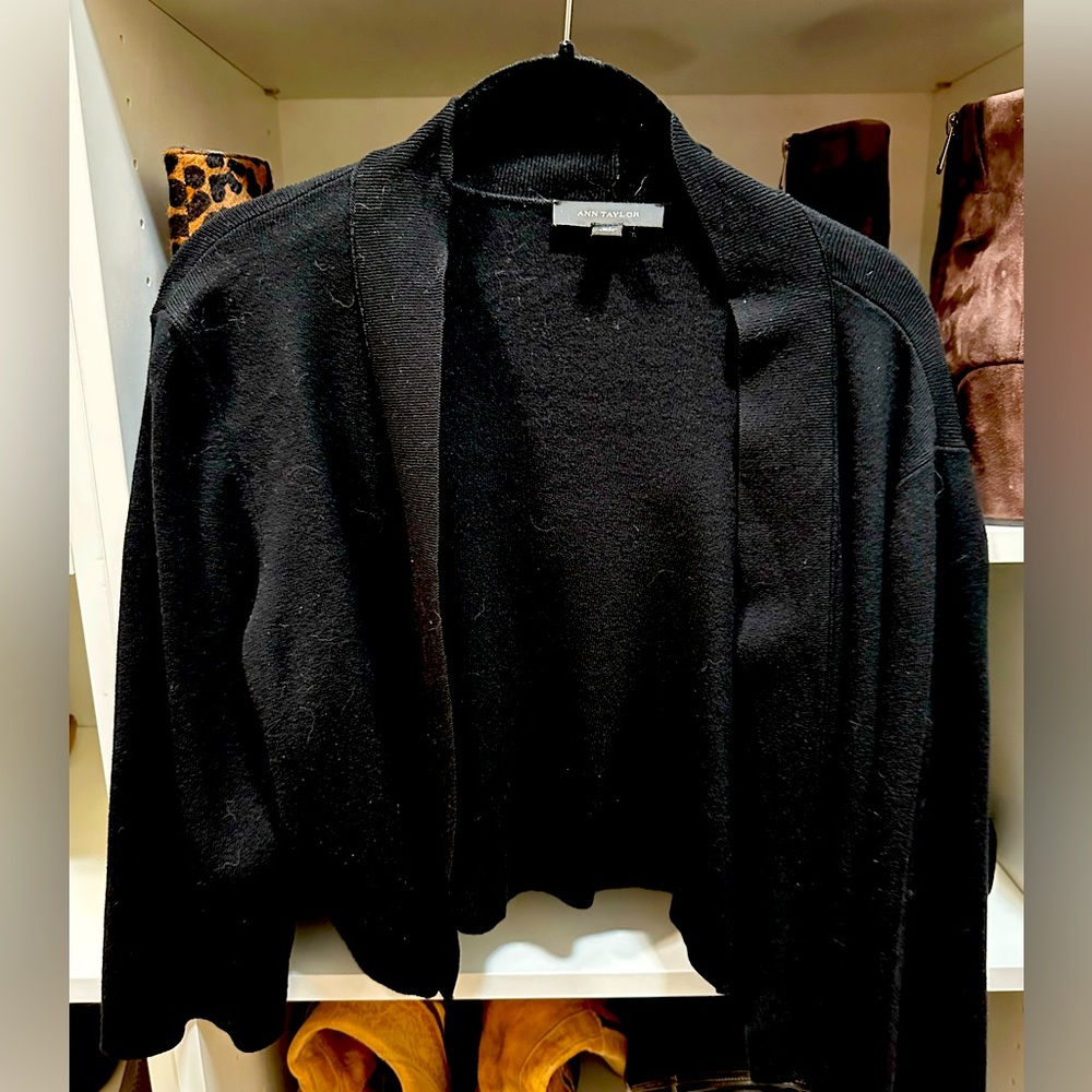 Ann Taylor black 3/4 sleeve cropped cardigan size XL